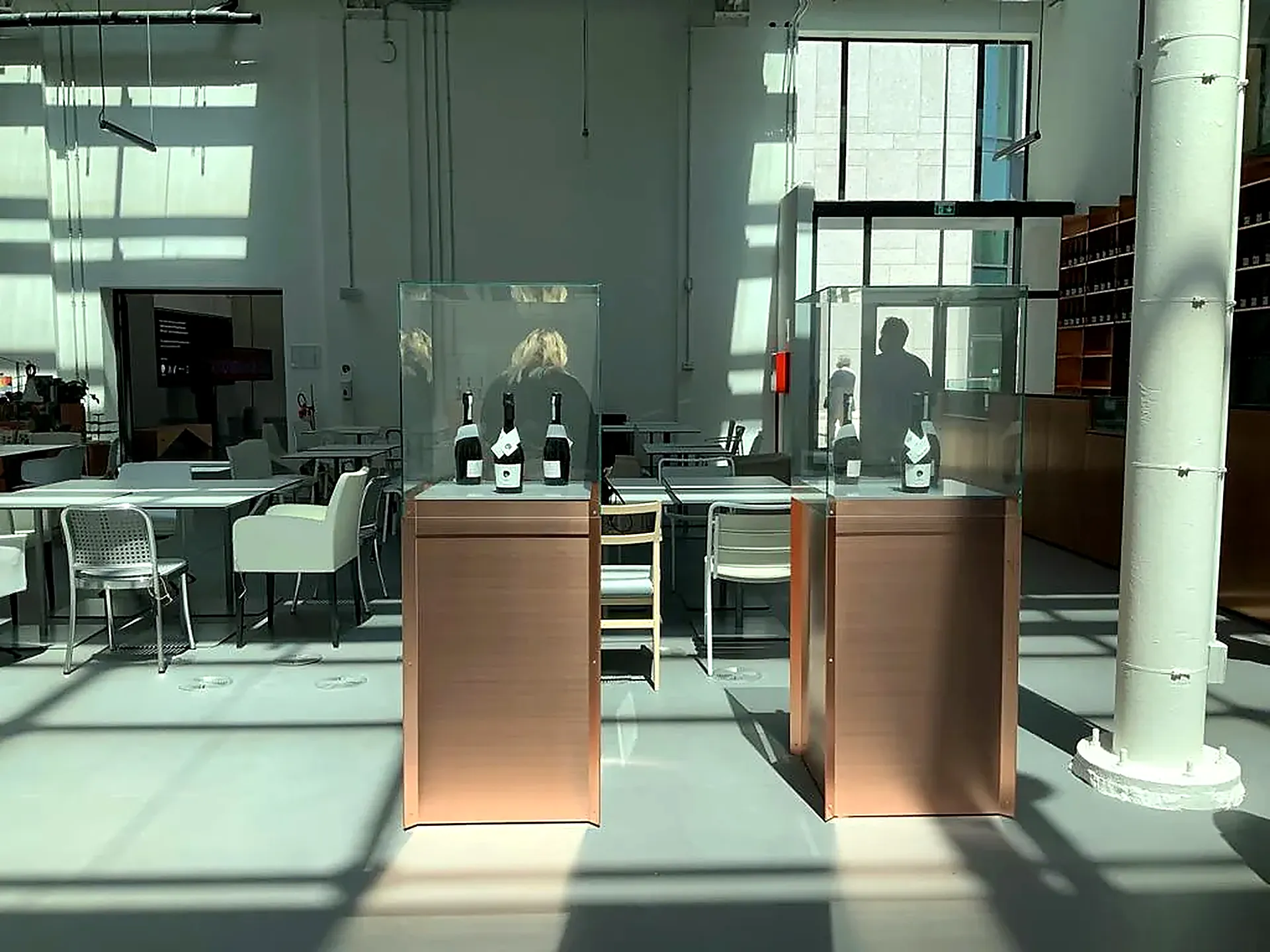 Il bookshop Mondadori, arredo contract Exibiz